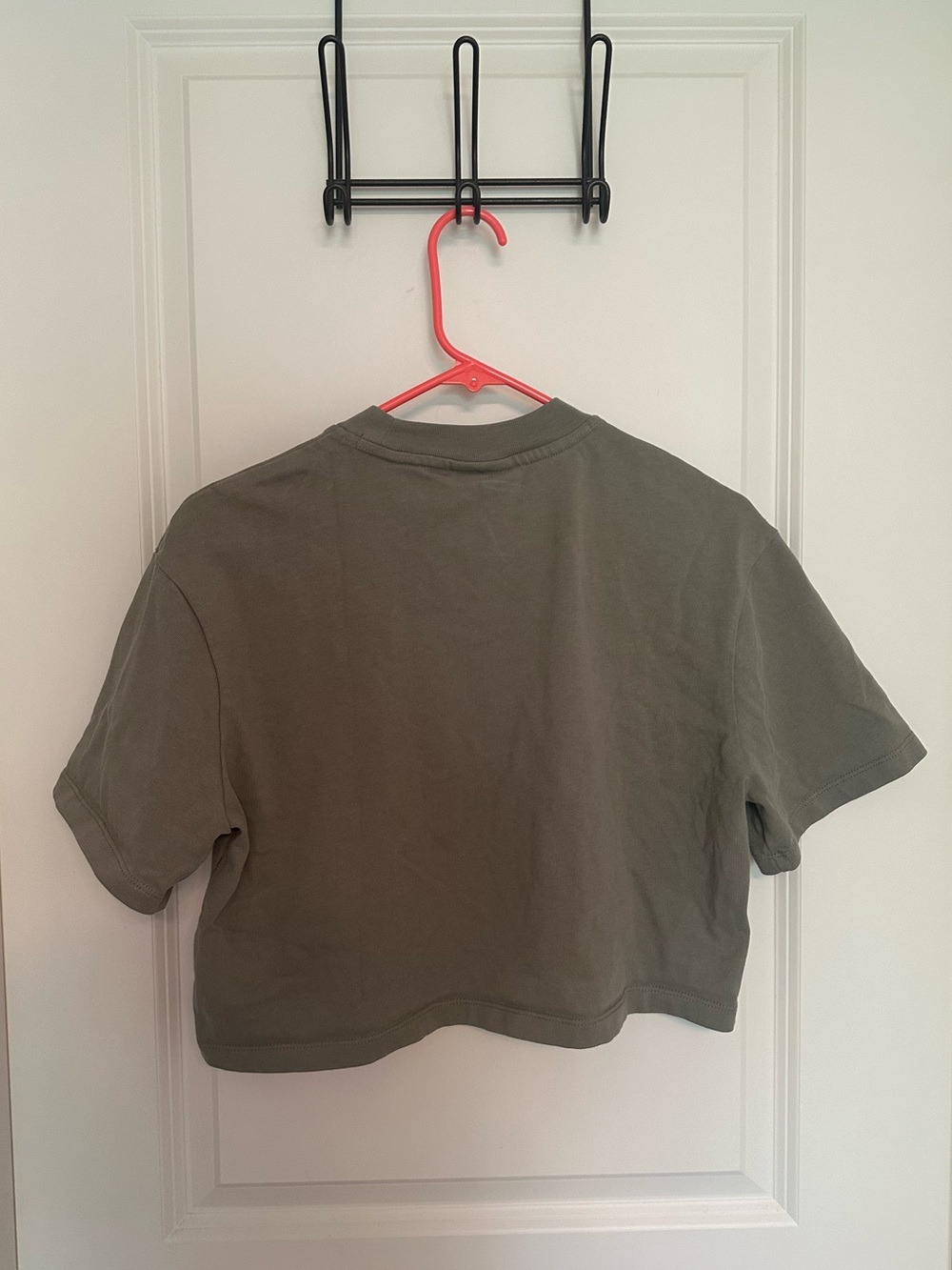 Nike Olive Green Crewneck T-Shirt with White Logo Tag - Picture 3 of 3